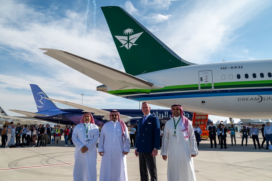 طيران الرياض يلفت أنظار العالم ويتوِّج بنجاح مشاركته بمعرض دبي للطيران