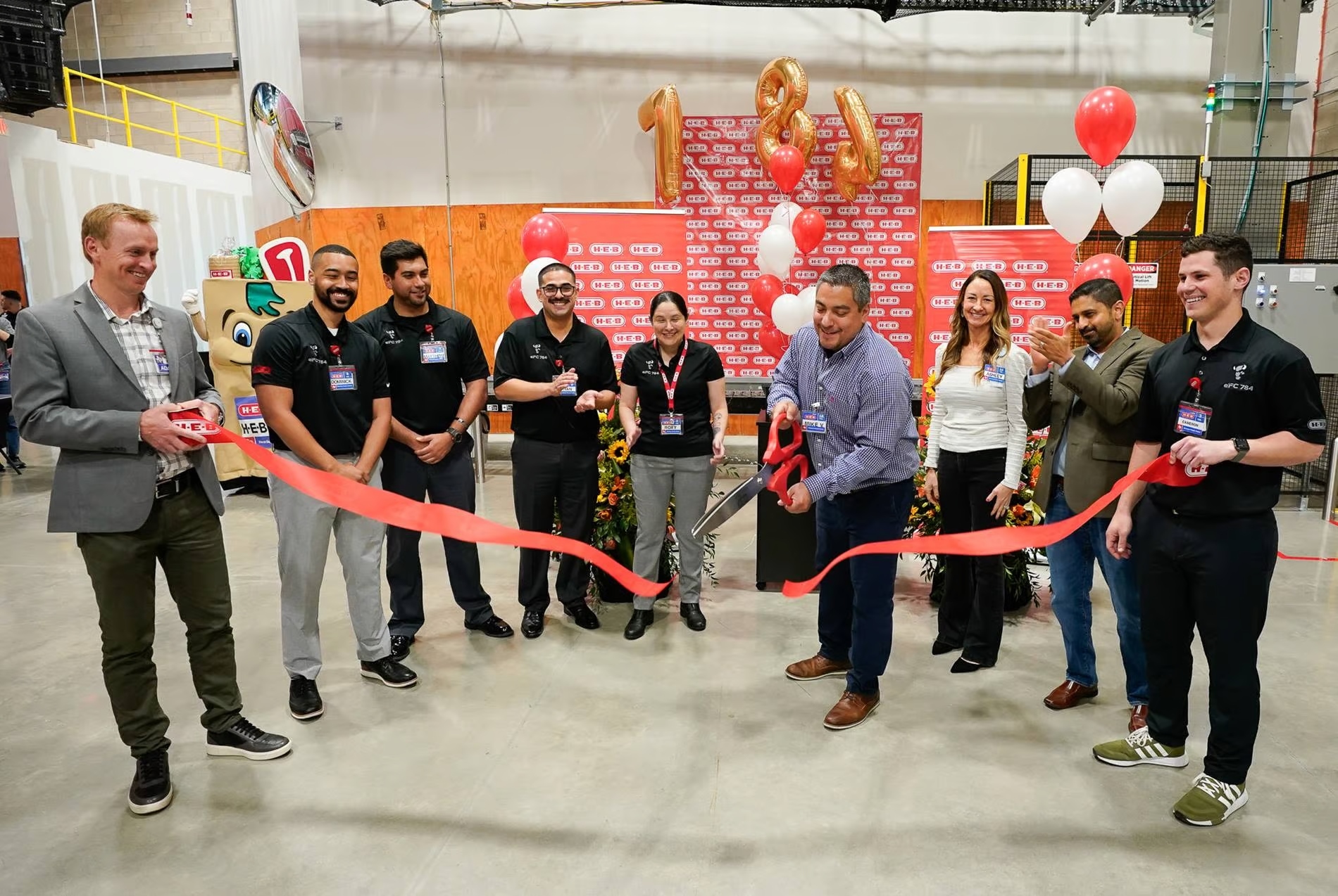 إتش-إي-بي تفتتح مركزاً إضافياً لإنجاز طلبات التجارة الإلكترونية يعتمد على حلول الأتمتة المقدمة من سويس لوج